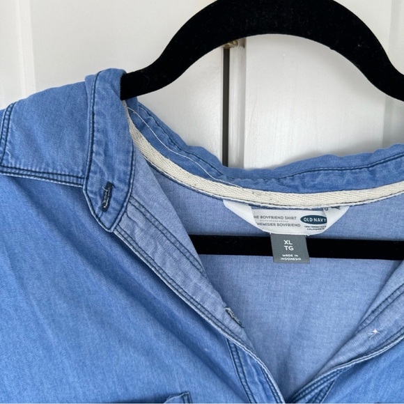 Old Navy Boyfriend Denim Shirt - Picture 4 of 6
